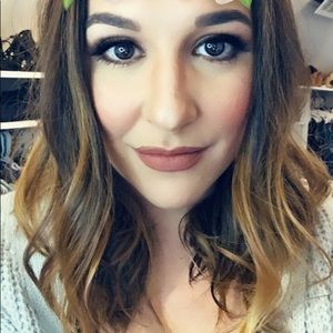 Meet your Posher, Danielle